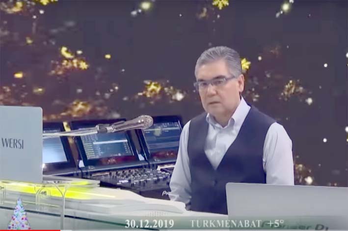 Prezident Yeni il gecəsi oxuyub, DJ-lik etdi - VİDEO